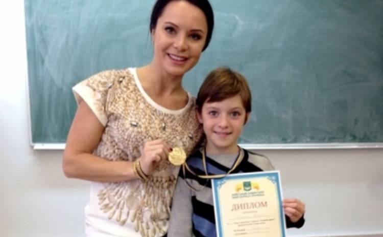 Лилия Подкопаева похвасталась первой золотой медалью сына