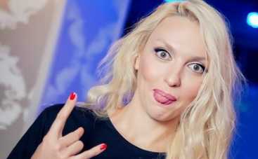 Оля Полякова: "Голубь, сидевший в клетке, таки "наделал" мне на голову!"