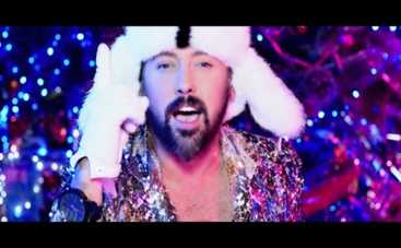 Дима Коляденко меняет новогоднюю елку на карусель (ВИДЕО)