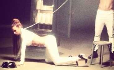 Аня Седокова выложила в Сеть фото в ошейнике: "Это моя жизнь"