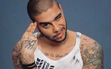 Тимати станцевал гопак под балалайку в центре Москвы