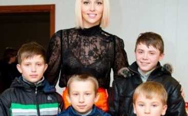 Оля Полякова подарила 75 тысяч гривен многодетному отцу-одиночке