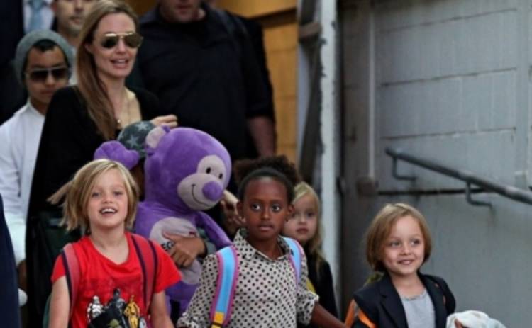 Анжелина Джоли и Брэд Питт сводили детей в зоопарк