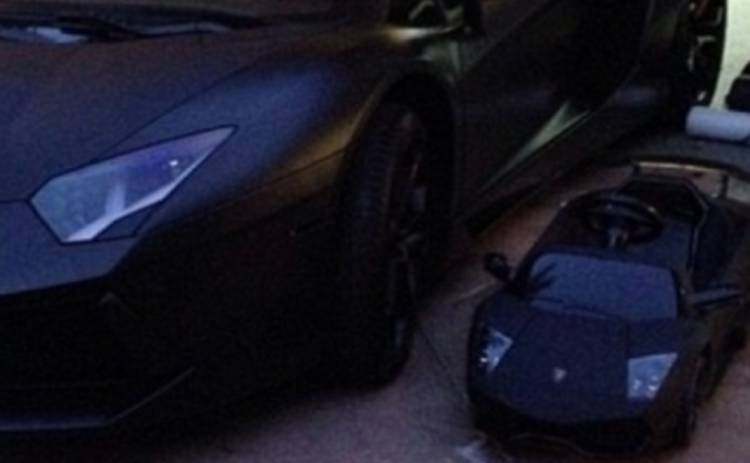 Ким Кардашян подарила дочке автомобиль Lamborghini