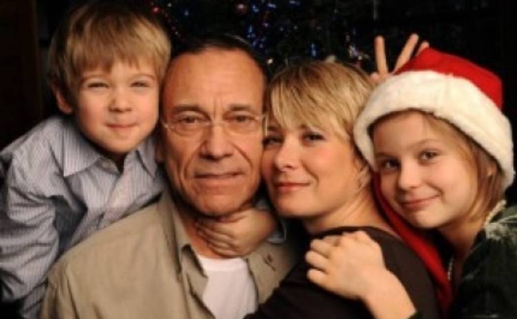 Андрей Кончаловский встретил Новый год 2014 в больнице с дочерью