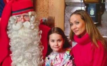 Евгения Власова с дочерью отдыхают в Лапландии