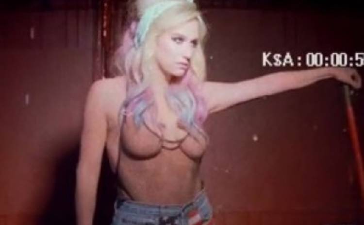 Ke$ha в новом клипе надела прозрачное белье (ФОТО)