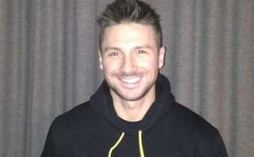 Сергей Лазарев зимние каникулы проводит с Дейзи