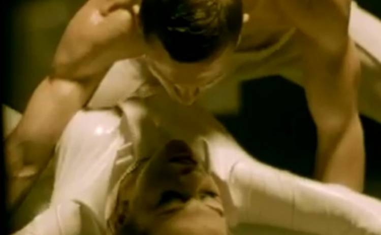 Анна Седокова наконец-то представила свой клип о сердце в бинтах (ВИДЕО)