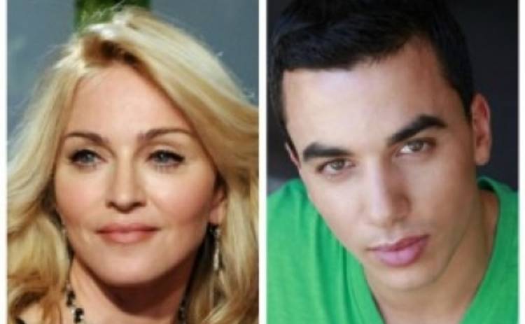Мадонна с 26-летним любовником провели ночь на яхте