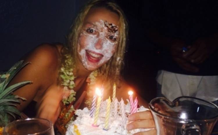 Оля Полякова отметила день рождения лицом в торте (ФОТО)