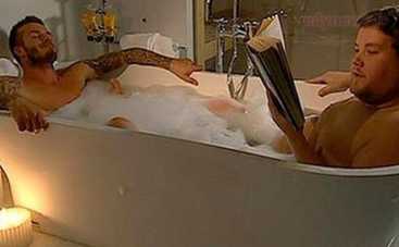 Дэвида Бэкхема засняли в ванне с мужиком (ФОТО)