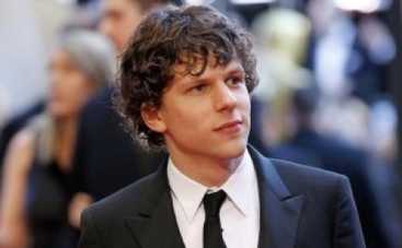 Главного злодея в фильме "Бэтмен против Супермена" сыграет исполнитель роли Цукерберга