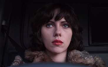 Скарлетт Йоханссон стала брюнеткой (ВИДЕО)