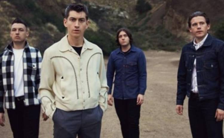 Группа Arctic Monkeys и Дэвид Боуи развели Brit Awards на награды