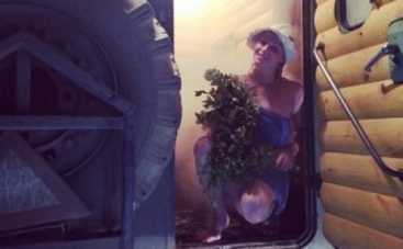 Анастасия Волочкова отметила 23 февраля в бане