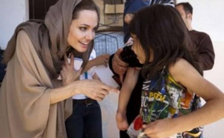 Анджелина Джоли посетила Ливан с гуманитарной миссией