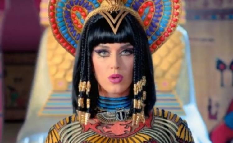 Кэти Перри стала египетской царицей (ФОТО)