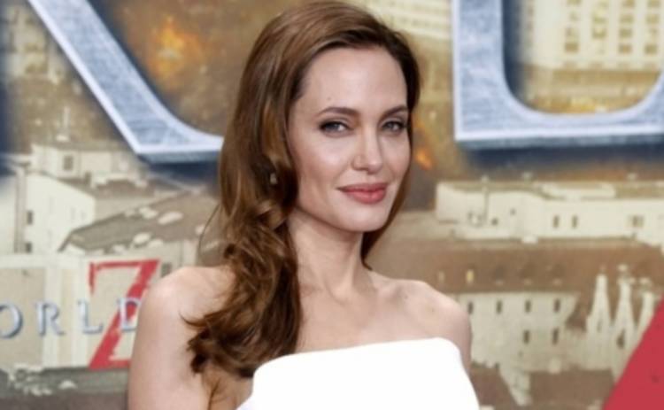 Анджелина Джоли ради детей взяла уроки кулинарного искусства