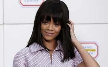 Рианна закрутила служебный роман