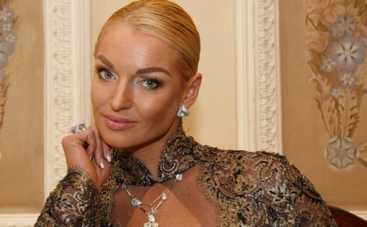 Анастасия Волочкова прячет нового бойфренда и открещивается от старого