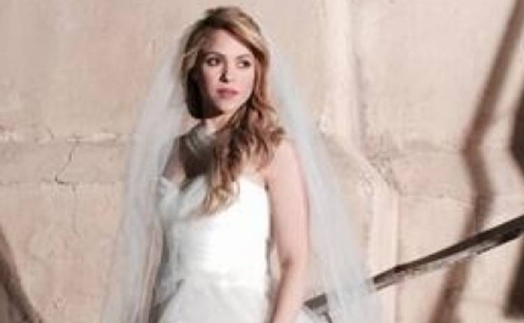 Шакира снова надела свадебное платье (ФОТО)