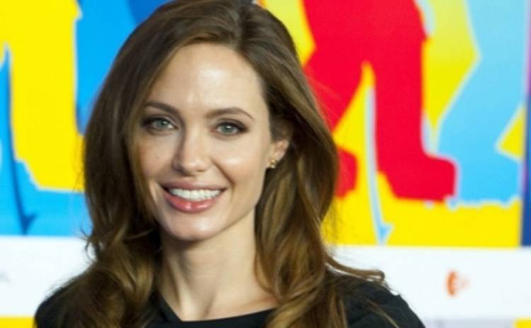 Анджелина Джоли хочет заморозить яйцеклетки