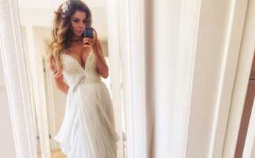 Анна Седокова примерила подвенечный наряд