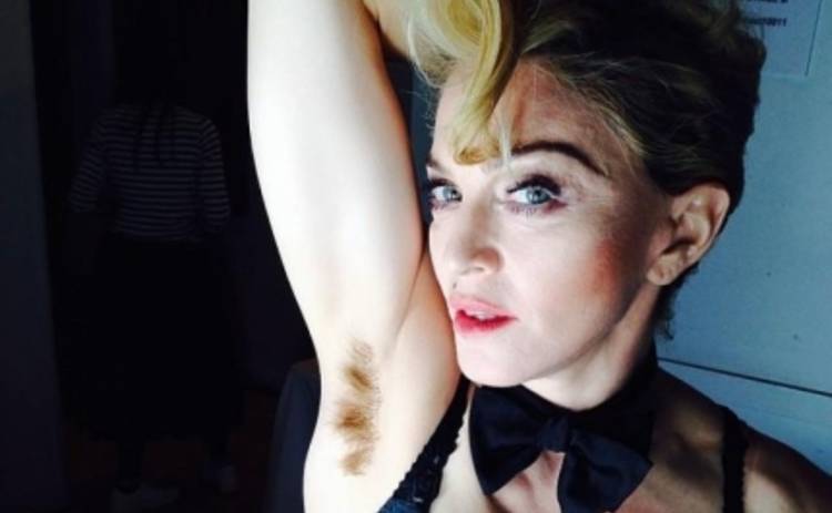 Мадонна похвасталась волосатыми подмышками
