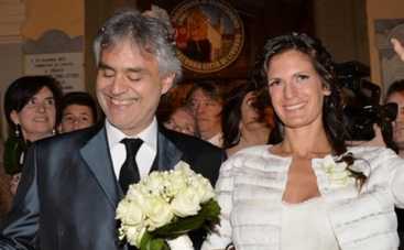 Итальянский тенор Андреа Бочелли женился после 12-летнего романа