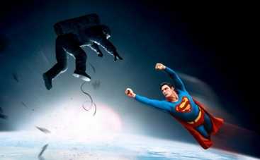 Вышла альтернативная версия фильма Гравитация с участием Супермена (ВИДЕО)