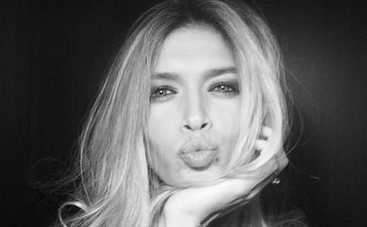 Вера Брежнева поцеловала своего юного фаната (ВИДЕО)