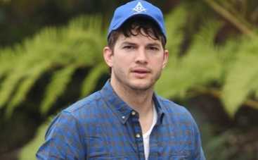 В семье Эштона Катчера будет трое малышей