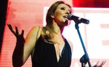 Ксения Собчак сбежала от мужа с шикарным декольте