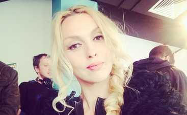 Оля Полякова к 9 мая исполнит песню В землянке