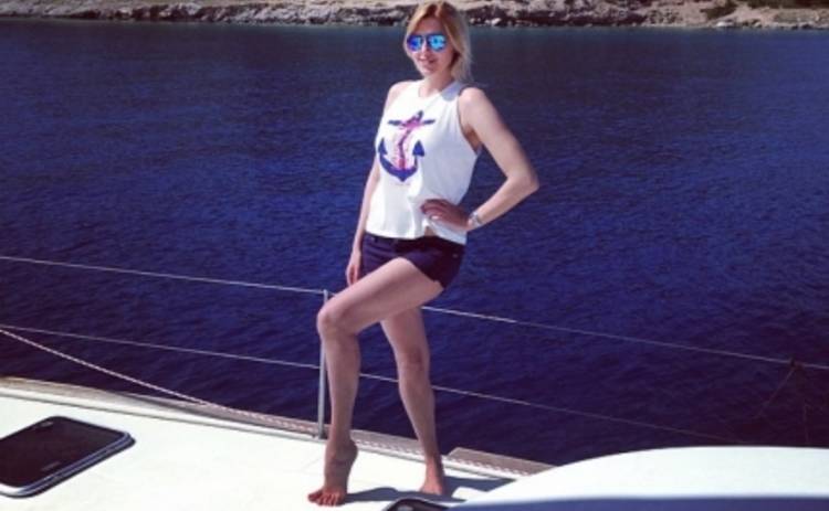 Яна Клочкова отрывается на яхте в Греции