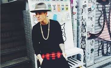 Джастин Бибер прикупил золотые шузы (ФОТО)