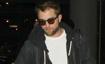 Роберт Паттинсон вышел в свет с таинственной блондинкой (ВИДЕО)