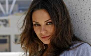 Беременная Мила Кунис послала Катчера за огурцами