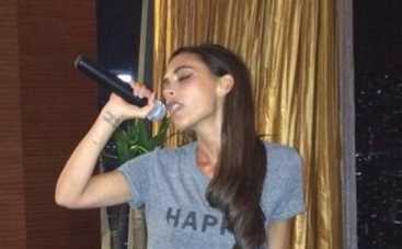 Виктория Бекхэм снова поет