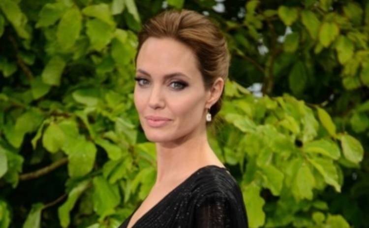 Анджелина Джоли провела три ночи в зоопарке