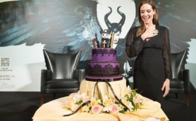 Анджелина Джоли отмечает день рождения в Китае (ФОТО)