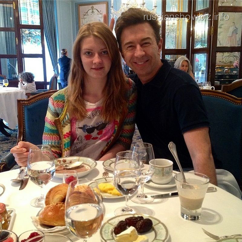 Валерий Сюткин с дочерью Виолой Валерий Сюткин с дочерью Виолой