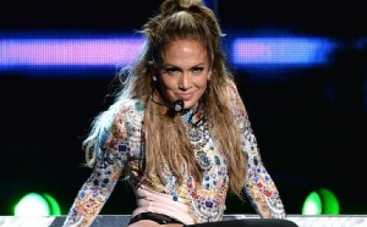 Дженнифер Лопес покорила Бронкс своими ножками