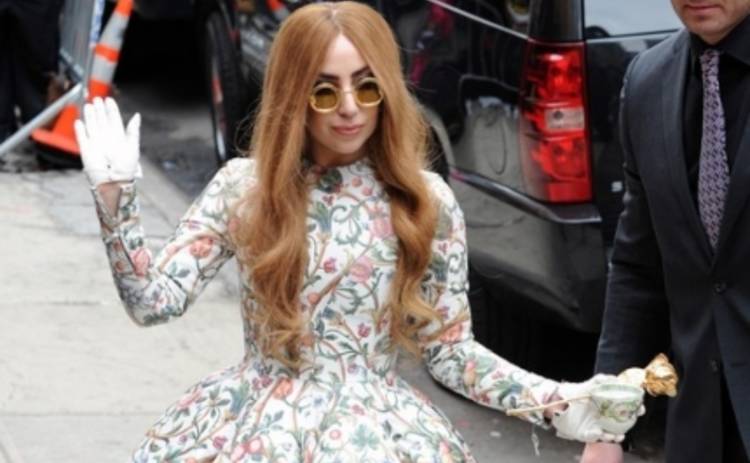 Леди Гага показалась людям без макияжа (ФОТО)