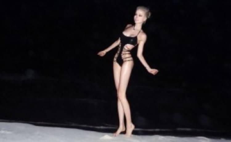 Кукла в купальнике: одесская Барби опять разделась в Сети (ФОТО)