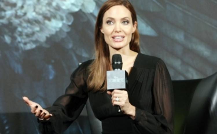 Анджелина Джоли вступилась за Царевну-лягушку