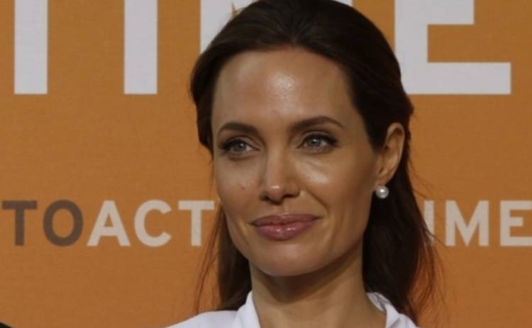 Анджелина Джоли опробовала на себе новый тренд (ФОТО)