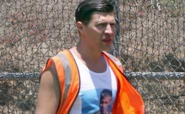 Журналист Седюк продолжает троллить Брэда Питта (ФОТО)