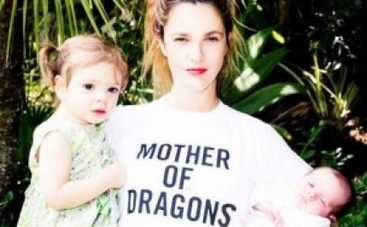 Дрю Бэрримор записала дочерей в драконы (ФОТО)
